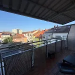 Zentrales Privatimmer - Moderne Kueche & Balkon