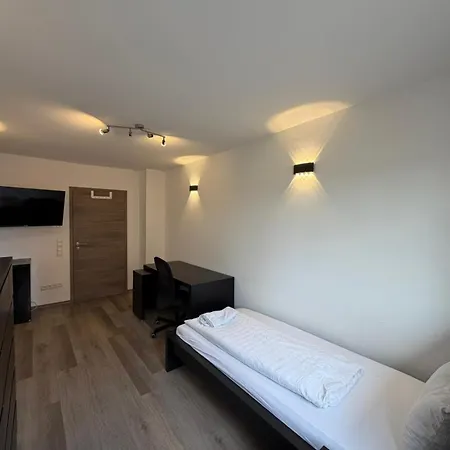 Zentrales Privatimmer - Moderne Kueche & Balkon Kwatera prywatna