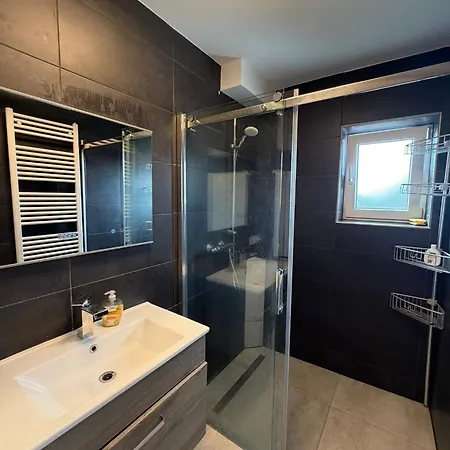 Zentrales Privatimmer - Moderne Kueche & Balkon *