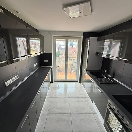 Zentrales Privatimmer - Moderne Kueche & Balkon Homestay szállás *