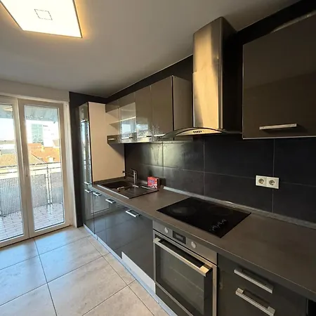 Zentrales Privatimmer - Moderne Kueche & Balkon *