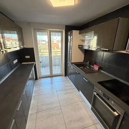Zentrales Privatimmer - Moderne Kueche & Balkon *