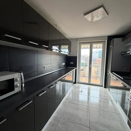 Zentrales Privatimmer - Moderne Kueche & Balkon *