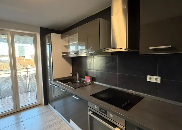 Zentrales Privatimmer - Moderne Kueche & Balkon *