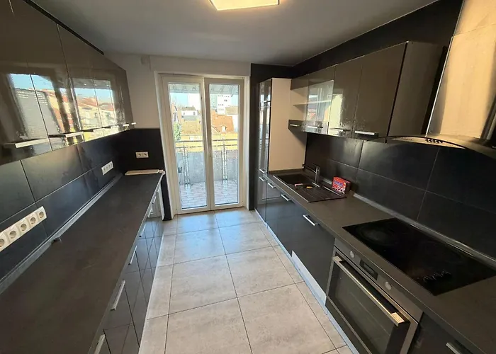 Zentrales Privatimmer - Moderne Kueche & Balkon *