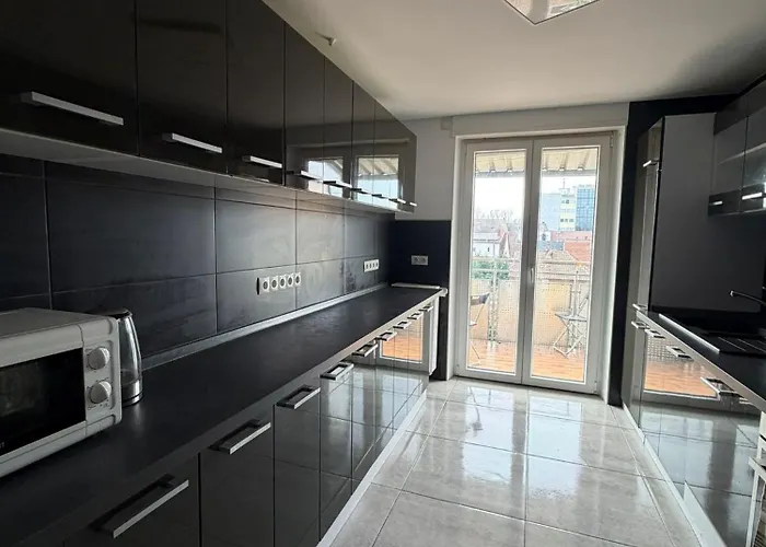 Zentrales Privatimmer - Moderne Kueche & Balkon *