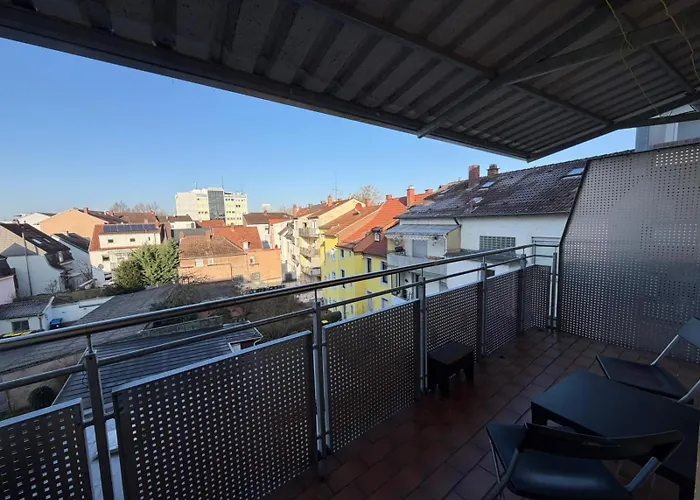Zentrales Privatimmer - Moderne Kueche & Balkon